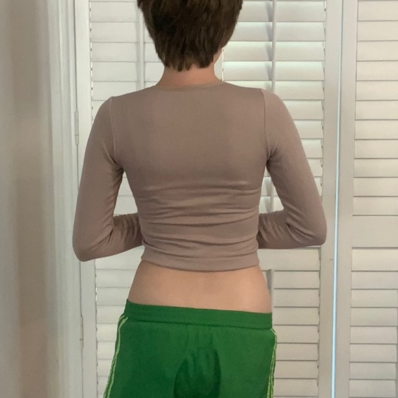 💗3/$15 💗. Small “SWS Essentials” Cropped Bodycon Tan Long Sleeve Top - NWOT - Picture 2 of 3